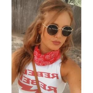 Meet your Posher, Lisa